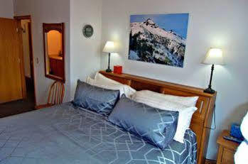 Mein Haus Bed & Breakfast Avon